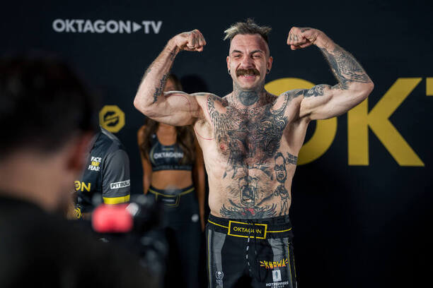 Josef Hála na vážení před turnajem Oktagon 93