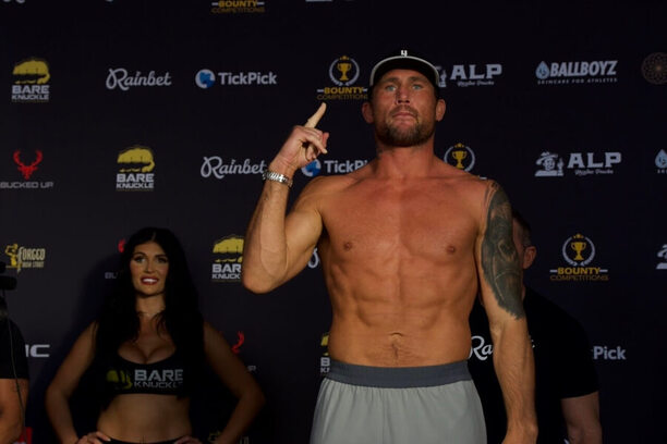 Darren Till na vážení před turnajem BKFC 90